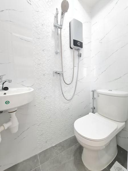 Aquarius By The Park, 13 Bedok Reservoir View, Bedok / Upper East Coast, 3 Bedrooms, 1,206 sqft, Condominium For Sale, by Jeffrey Zeus, 24746875 - Bathroom - PropertyGuru.com.sg
