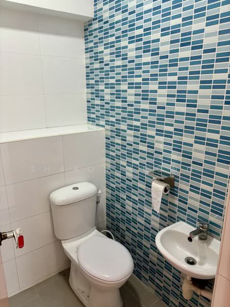 Suitable for Childcare, Gym, Office Space, Suitable for office & Training School, Choa Chu Kang Ave 1, 2,551 sqft, Shop / Shophouse For Rent, by Sharon Leong, 24747397 - Photo of 1st toilet - CommercialGuru.com.sg