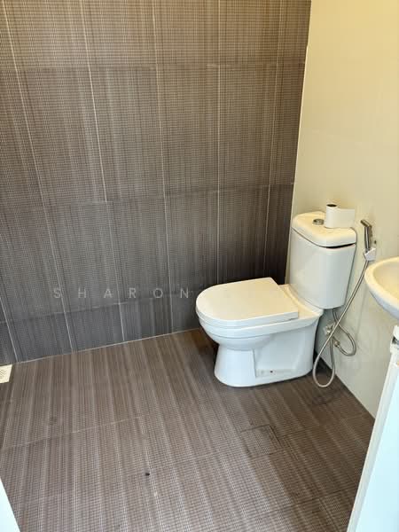 Suitable for Childcare, Gym, Office Space, Suitable for office & Training School, Choa Chu Kang Ave 1, 2,551 sqft, Shop / Shophouse For Rent, by Sharon Leong, 24747397 - Photo of 3rd toilet - CommercialGuru.com.sg