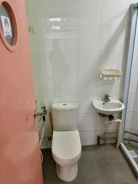 Suitable for Childcare, Gym, Office Space, Suitable for office & Training School, Choa Chu Kang Ave 1, 2,551 sqft, Shop / Shophouse For Rent, by Sharon Leong, 24747397 - Photo of 2nd toilet. - CommercialGuru.com.sg