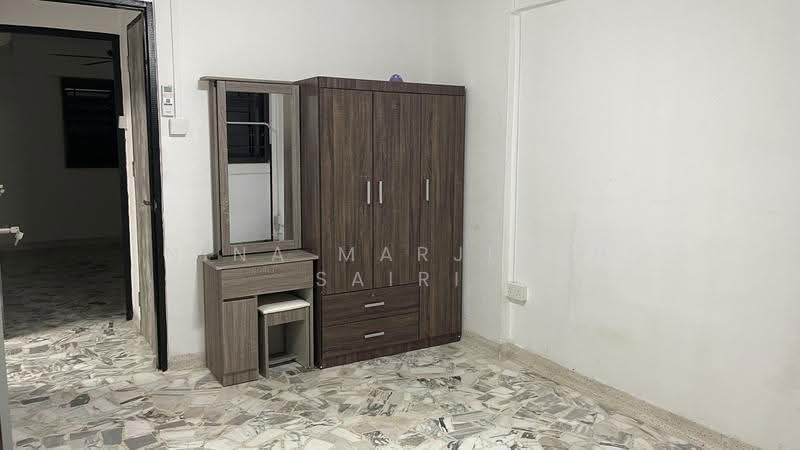 712 Bedok Reservoir Road, 712 Bedok Reservoir Road, Bedok / Upper East Coast, 2 Bedrooms, 731 sqft, HDB Flat For Rent, by Nina Marjinah Sairi, 24747941 - Master room - PropertyGuru.com.sg
