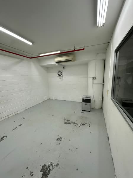 World Publication Building, 39 Ubi Road 1,Singapore, 980 sqft, Light Industrial (B1) For Rent, by Angela Tan, 24748415 - CommercialGuru.com.sg