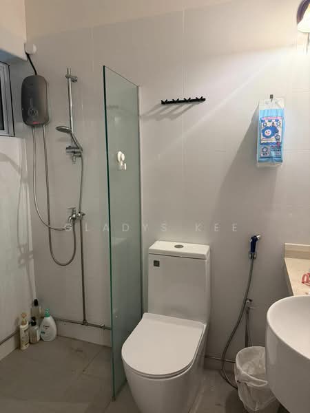 Lucky Plaza, 304 Orchard Road, Room Rental, 150 sqft, Apartment For Rent, by Gladys Kee, 24752548 - PropertyGuru.com.sg