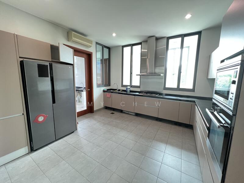 4 Beautiful Detached available -One call view all Near Australia and Stamford American School, Cotswold Close, 7 Bedrooms, 6,600 sqft, Detached House For Rent, by Amy Chew, 24752596 - PropertyGuru.com.sg