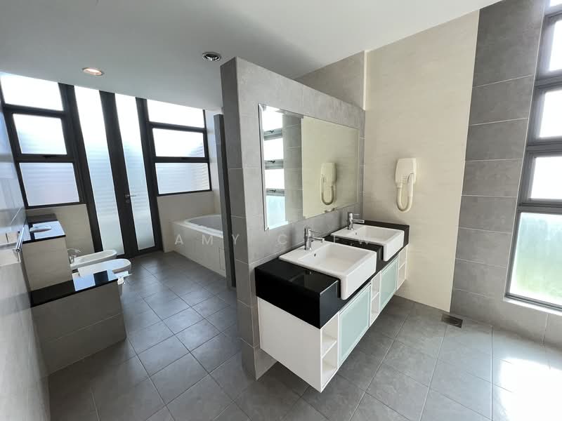 Lovely Tropical Bungalow with Basement Pool Near Australian French Sch, Cotswold Close, 7 Bedrooms, 6,600 sqft, Detached House For Rent, by Amy Chew, 24752596 - PropertyGuru.com.sg