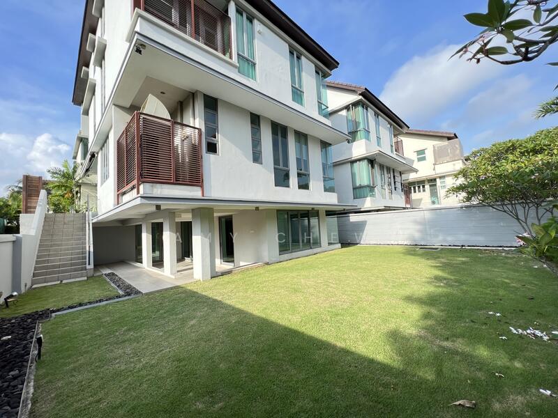 Lovely Tropical Bungalow with Basement Pool Near Australian French Sch, Cotswold Close, 7 Bedrooms, 6,600 sqft, Detached House For Rent, by Amy Chew, 24752596 - PropertyGuru.com.sg