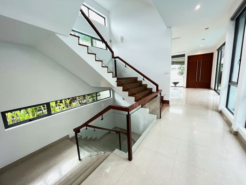 Lovely Tropical Bungalow with Basement Pool Near Australian French Sch, Cotswold Close, 7 Bedrooms, 6,600 sqft, Detached House For Rent, by Amy Chew, 24752596 - PropertyGuru.com.sg