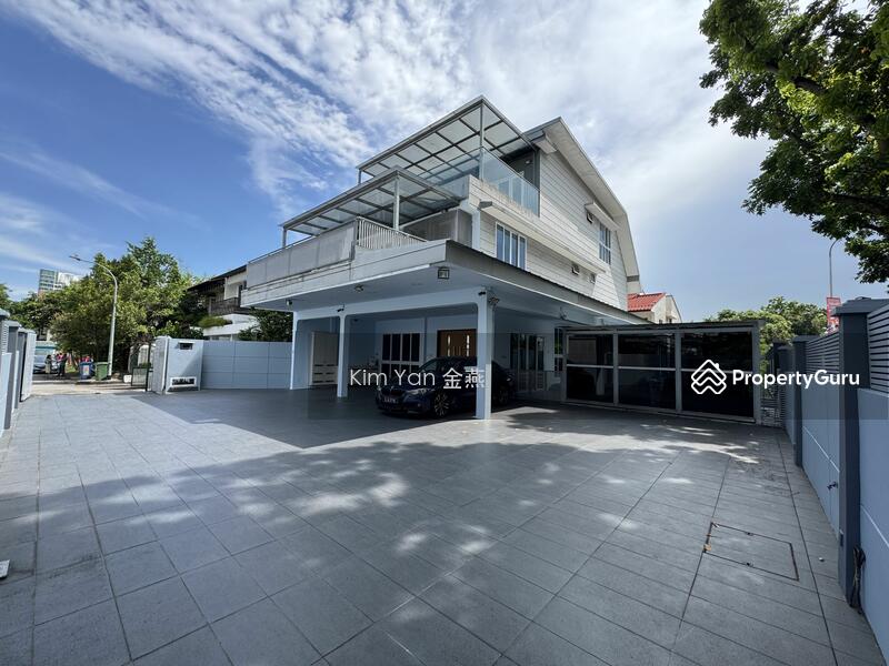 For Sale - Freehold Corner Terrace, 6 Bedrooms ensuite with wardrobes, swimming pool, park 6 cars inside