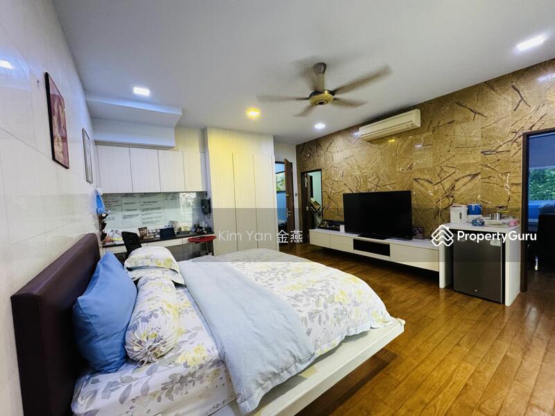 For Sale - Freehold Corner Terrace, 6 Bedrooms ensuite with wardrobes, swimming pool, park 6 cars inside