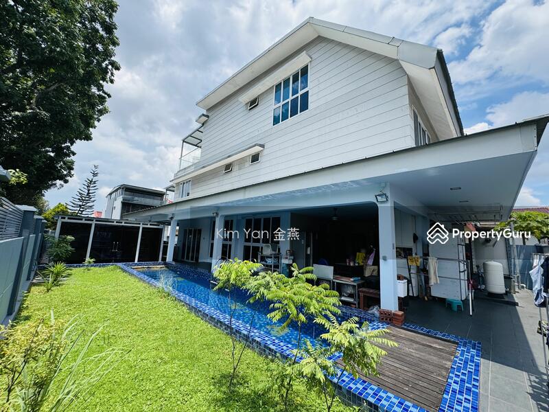 For Sale - Freehold Corner Terrace, 6 Bedrooms ensuite with wardrobes, swimming pool, park 6 cars inside