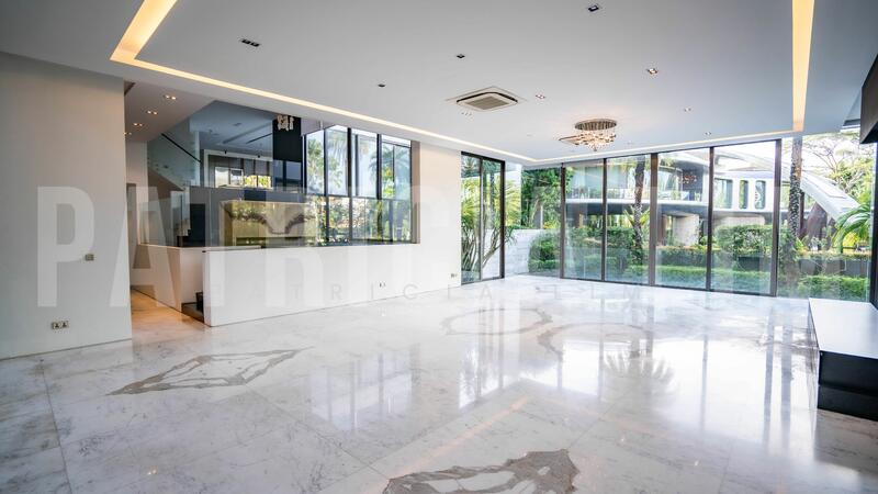 For Rent - ❤️❤️GCB Chatsworth vicinity 2/s with basement and attic. Modern design 7 ensuite rooms, huge pool