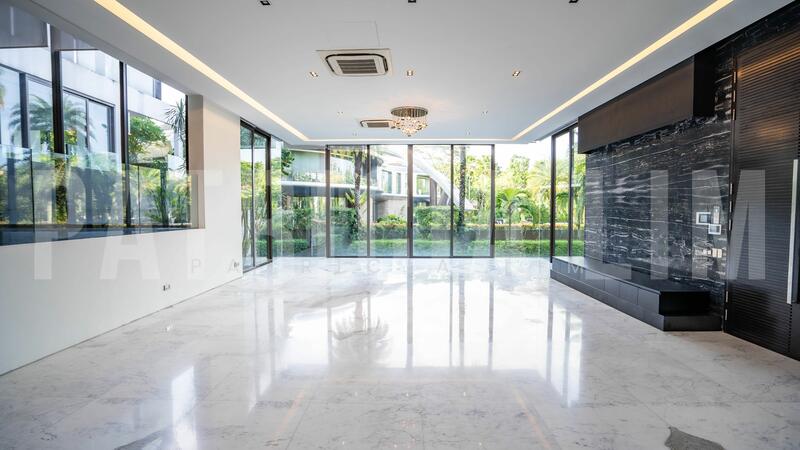 For Rent - ❤️❤️GCB Chatsworth vicinity 2/s with basement and attic. Modern design 7 ensuite rooms, huge pool