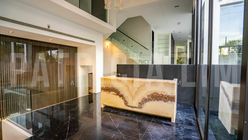 For Rent - ❤️❤️GCB Chatsworth vicinity 2/s with basement and attic. Modern design 7 ensuite rooms, huge pool