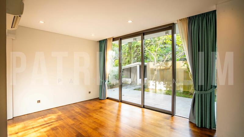 For Rent - ❤️❤️GCB Chatsworth vicinity 2/s with basement and attic. Modern design 7 ensuite rooms, huge pool