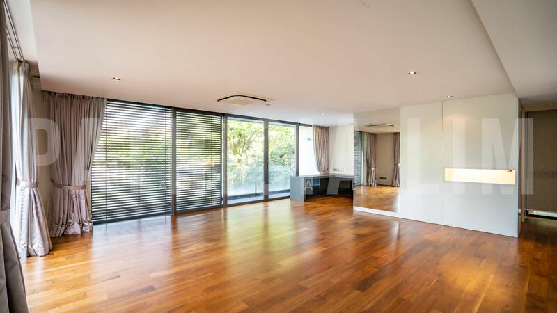 For Rent - ❤️❤️GCB Chatsworth vicinity 2/s with basement and attic. Modern design 7 ensuite rooms, huge pool