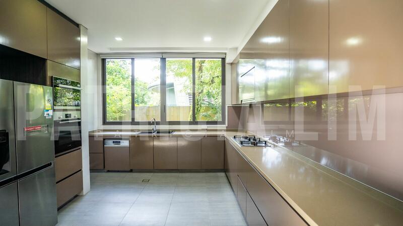 For Rent - ❤️❤️GCB Chatsworth vicinity 2/s with basement and attic. Modern design 7 ensuite rooms, huge pool