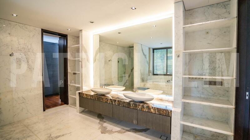 For Rent - ❤️❤️GCB Chatsworth vicinity 2/s with basement and attic. Modern design 7 ensuite rooms, huge pool