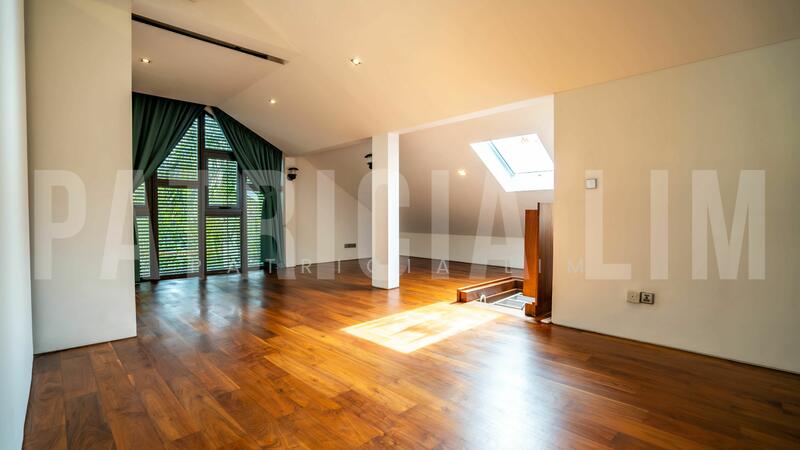 For Rent - ❤️❤️GCB Chatsworth vicinity 2/s with basement and attic. Modern design 7 ensuite rooms, huge pool