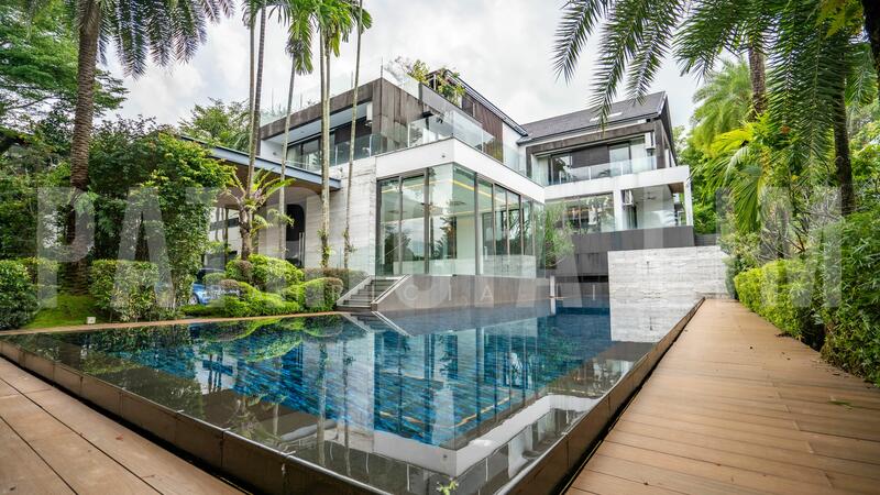 For Rent - ❤️❤️GCB Chatsworth vicinity 2/s with basement and attic. Modern design 7 ensuite rooms, huge pool