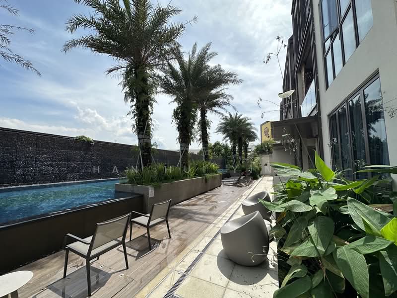 Parksuites Condominium For Sale at S$ 1,900,000 | PropertyGuru Singapore