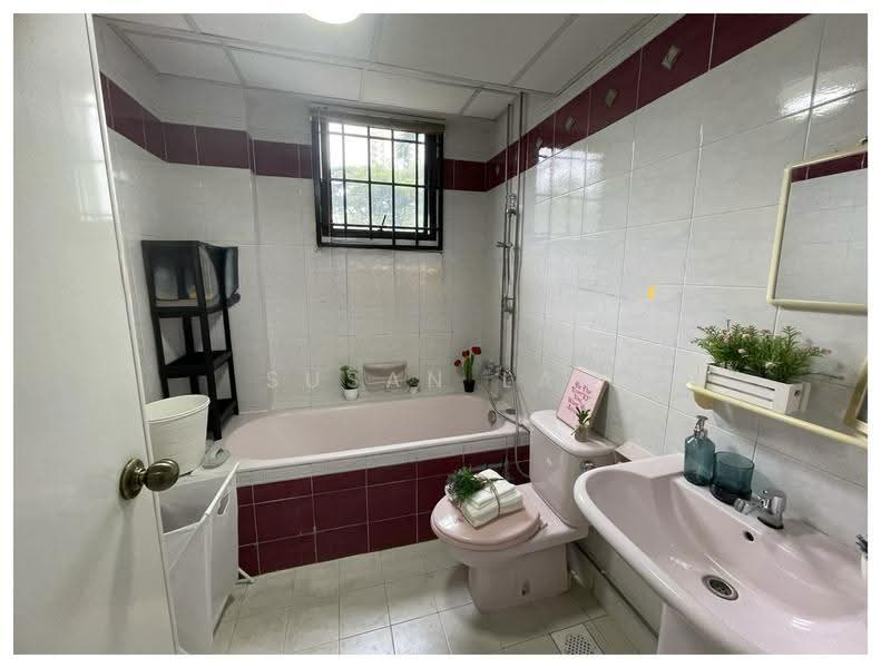 Central Green, 1 Jalan Membina, Alexandra / Commonwealth, Room Rental, 190 sqft, Condominium For Rent, by Susan Lai, 24773075 - Bathroom - PropertyGuru.com.sg