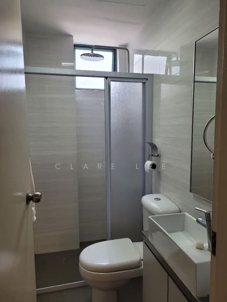 West Bay Condo, 54 West Coast Crescent, 3 Bedrooms, 1,350 sqft, Condominium For Rent, by Clare Lee, 24774840 - Common Bath - PropertyGuru.com.sg