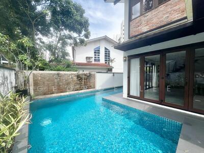 For Sale - Charming Cosy well decor corner house