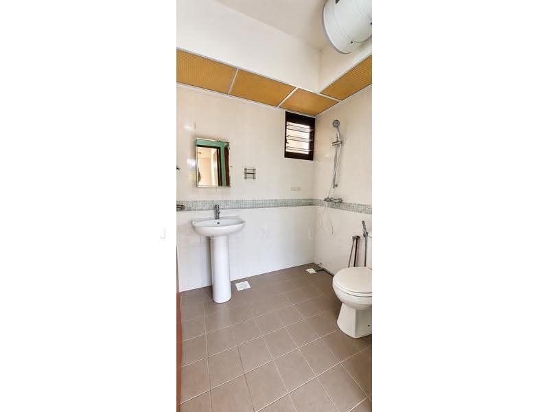 650 Ang Mo Kio Street 61, 650 Ang Mo Kio Street 61, Ang Mo Kio / Bishan / Thomson, 2 Bedrooms, 721 sqft, HDB Flat For Rent, by Jason Low, 24779392 - Bathroom - PropertyGuru.com.sg