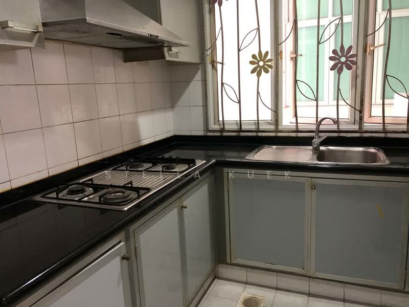 The Mornington, 16 Saint Michael's Road, Room Rental, 270 sqft, Condominium For Rent, by Stella Kuek, 24780537 - Kitchen With Fire Stove Can Cook - PropertyGuru.com.sg