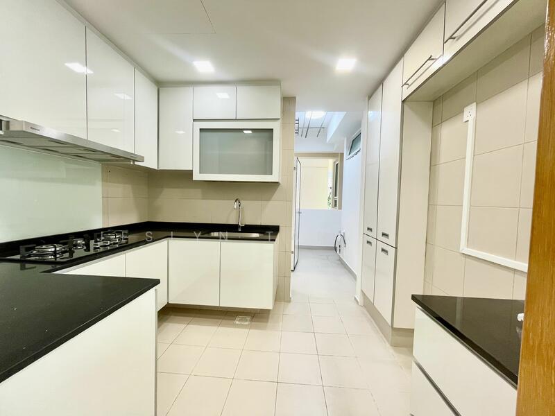 Spacious Kitchen with Yard and Utility Room/Helper room