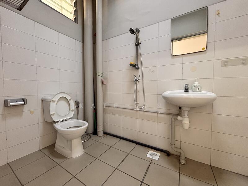 Wcega Tower, 21 Bukit Batok Crescent, 1,076 sqft, Light Industrial (B1) For Sale, by Kate Tan, 24785515 - CommercialGuru.com.sg
