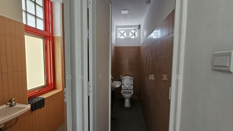 ✨ Level 4 Walk-Up Shophouse Unit w Terrace, New Bridge Road | Outram | Chinatown | Keong Saik, 1,000 sqft, Shop / Shophouse For Rent, by Evon Tan  陈玉凤, 24786834 - CommercialGuru.com.sg