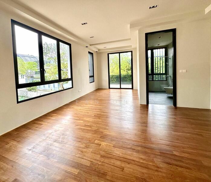 ️MOVEIN MULTIGENERATION LIVING. 7 BIG ROOMS PLUS BASEMENT ️ 1KM HENRY