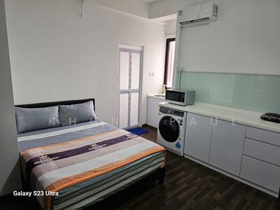 For Rent - Private studio pte entrance en-suite Grab !