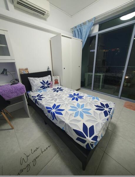 Balcony room available Jan 2026 $1550