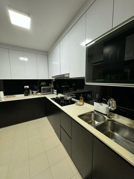 Fully equipped Kitchen and Service Yard 