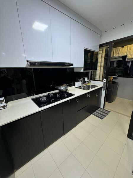 Fully equipped Kitchen and Service Yard 