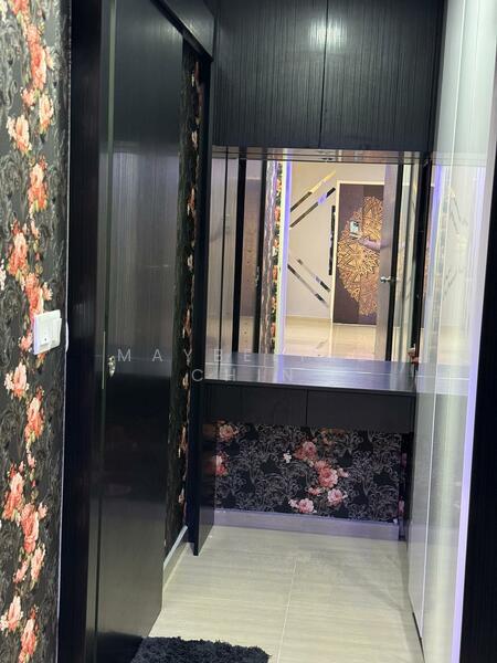 Walk In Wardrobe in Master Br