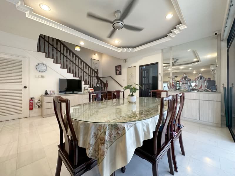 ★ 3 Storey Corner-Terrace ★ Create your dream home to fit your lifestyle perfectly! ★, Phillips Avenue, 6 Bedrooms, 4,200 sqft, Corner Terrace For Sale, by Edmund Seah, 24800061 - PropertyGuru.com.sg
