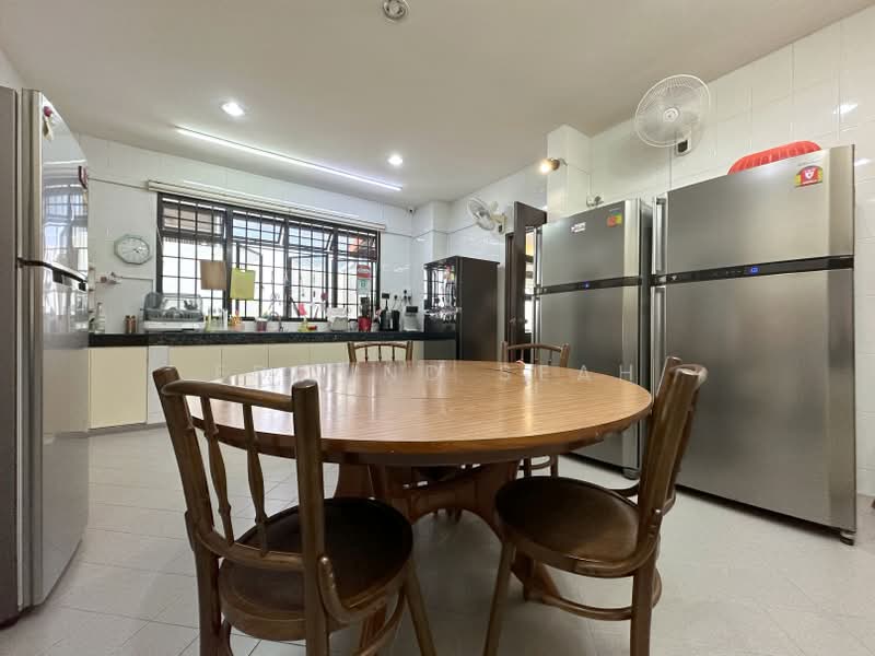 ★ 3 Storey Corner-Terrace ★ Create your dream home to fit your lifestyle perfectly! ★, Phillips Avenue, 6 Bedrooms, 4,200 sqft, Corner Terrace For Sale, by Edmund Seah, 24800061 - PropertyGuru.com.sg