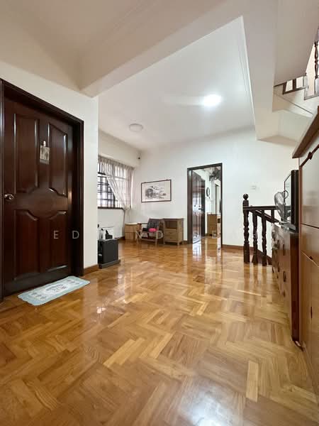 ★ 3 Storey Corner-Terrace ★ Create your dream home to fit your lifestyle perfectly! ★, Phillips Avenue, 6 Bedrooms, 4,200 sqft, Corner Terrace For Sale, by Edmund Seah, 24800061 - PropertyGuru.com.sg