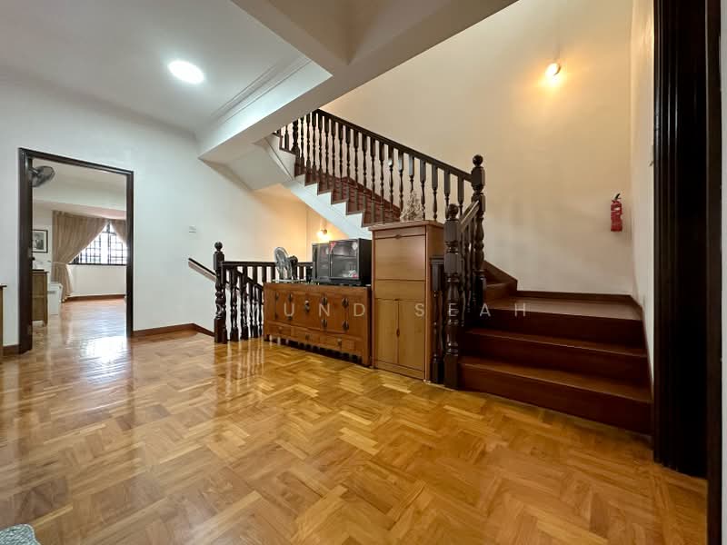 ★ 3 Storey Corner-Terrace ★ Create your dream home to fit your lifestyle perfectly! ★, Phillips Avenue, 6 Bedrooms, 4,200 sqft, Corner Terrace For Sale, by Edmund Seah, 24800061 - PropertyGuru.com.sg
