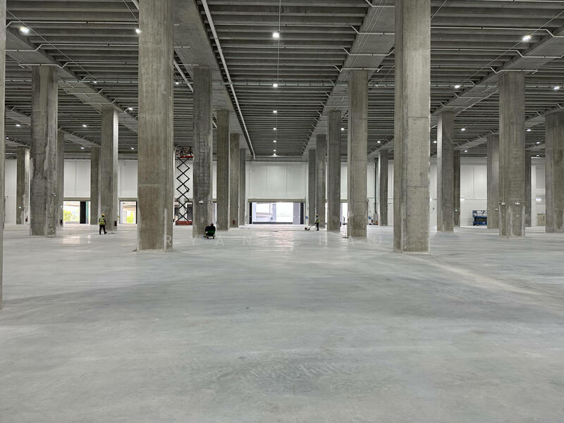 Corner 12m High 17 Bays Jurong, Jurong, 136000 sqft, Warehouse