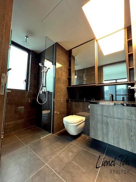 District 8, The M Condo, Master bathroom, Lionel Toh Realtor