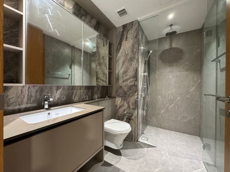 Penrose, 22 Sims Drive, Eunos / Geylang / Paya Lebar, 1 Bedroom, 474 sqft, Condominium For Sale, by Douglas Quah, 24809747 - Penrose- beautiful toilet with showroom lightings - PropertyGuru.com.sg
