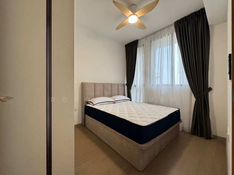 Penrose, 22 Sims Drive, Eunos / Geylang / Paya Lebar, 1 Bedroom, 474 sqft, Condominium For Sale, by Douglas Quah, 24809747 - Penrose - Master room with customised day/night curtains - PropertyGuru.com.sg