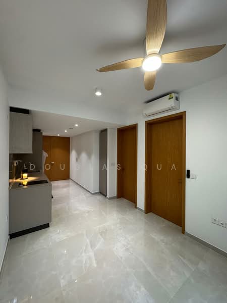 Penrose, 22 Sims Drive, Eunos / Geylang / Paya Lebar, 1 Bedroom, 474 sqft, Condominium For Sale, by Douglas Quah, 24809747 - Penrose - Living with showroom minimalist lights and fan - PropertyGuru.com.sg