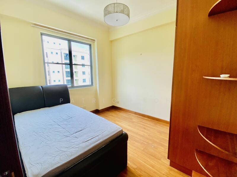 Springdale Condo, 51 Hindhede Walk, 3 Bedrooms, 1109 sqft, Condominium