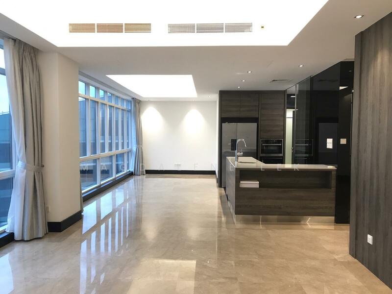 Dining room with dry kitchen