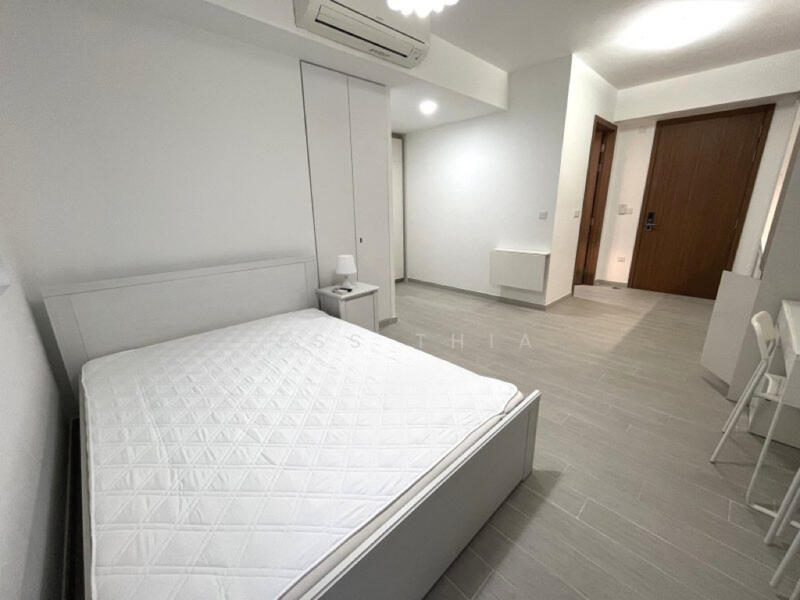 V ON SHENTON (FIVE ON SHENTON) @ Shenton Way MRT, Studio 1Rm +Balcony. High floor.